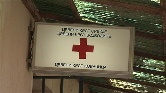 Červený kríž ruší zbierku použitého odevu