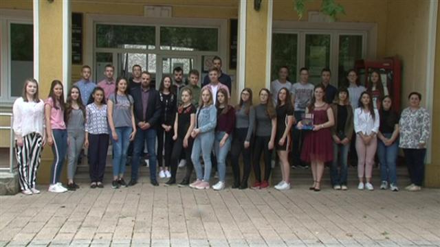 Elevi cu care Uzdinul se mândreşte – Anelia Băbuţ, Ariana Mălaimare şi Marisa Măran