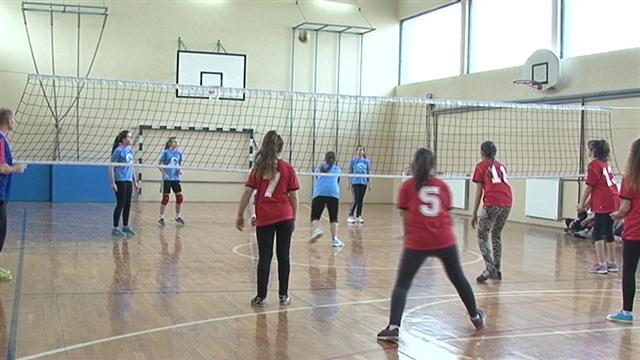 Devojke iz Crepaje pobednice opštinskog takmičenja u odbojci