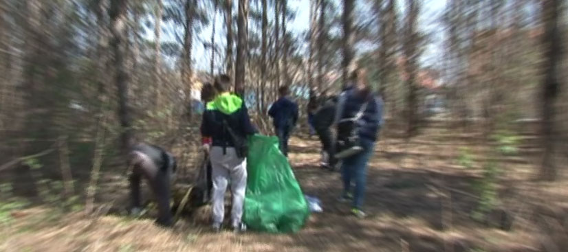 Mladí ochrancovia prírody vyriadili hôrku v Kovačici