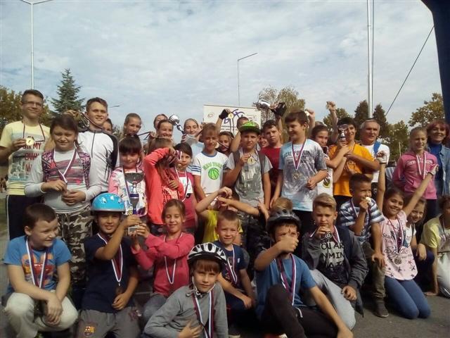 Pregršt medalja iz biciklizma za Osnovnu školu „Mlada pokolenja“ iz Kovačice