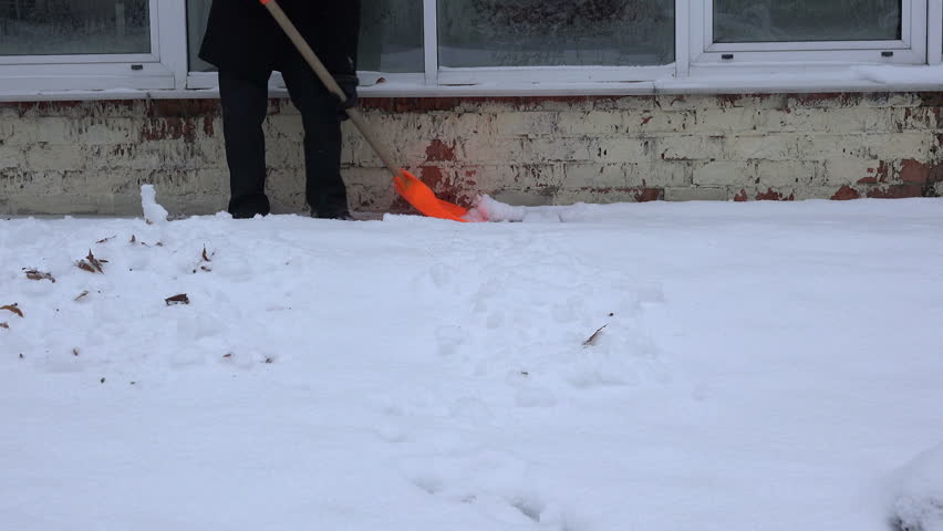 Novčane kazne za one koji ne počiste sneg ispred svoje kuće